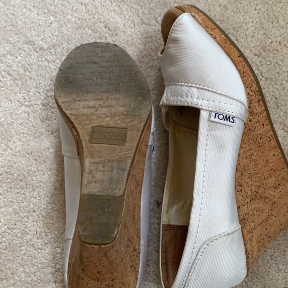 TOMS women wedges size 7 GUC due to white only ! - Picture 10 of 10